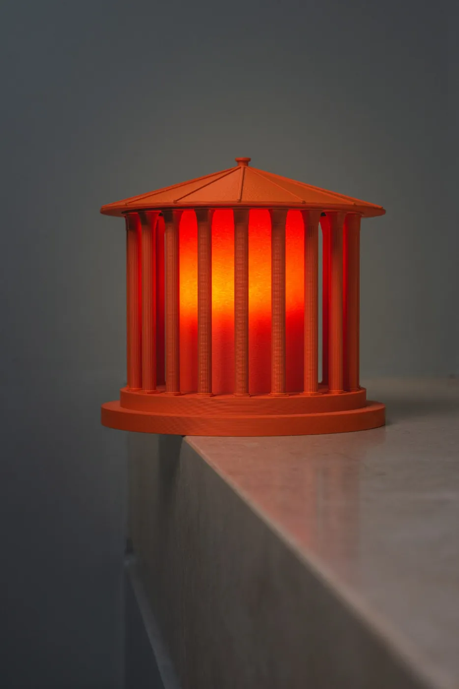 Lampada Ercole accesa