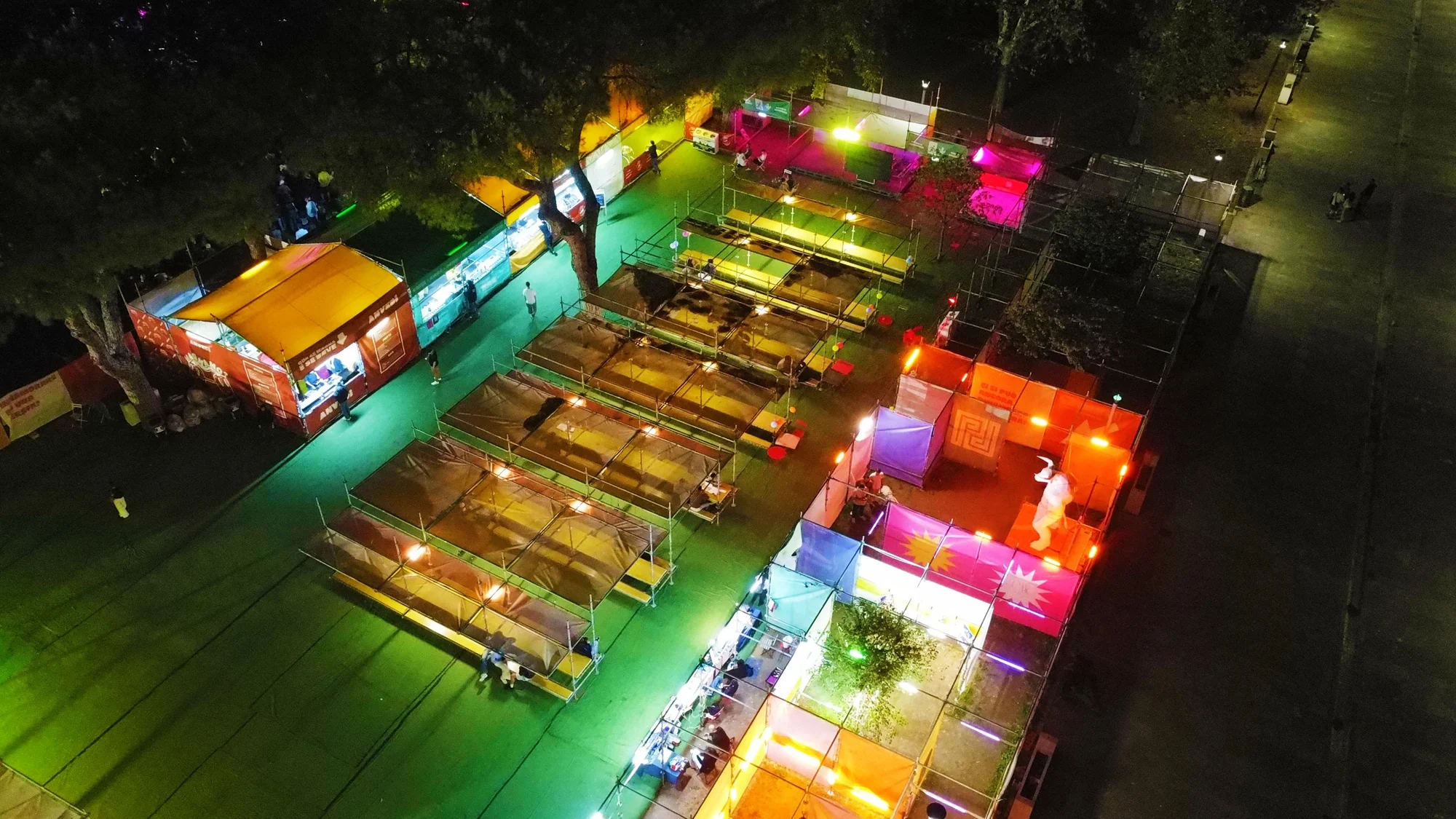 Vista dal drone del Roma Sud Summer Fest con il labirinto e il Minotauro